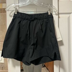 Lululemon Cinchable Waist HR Woven Short 3.5